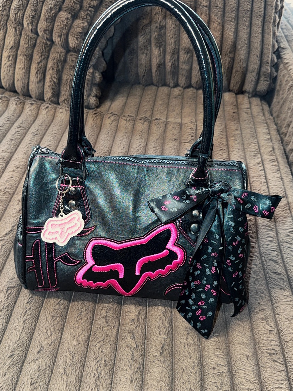 Rare Vintage Fox Racing Black & Hot Pink Ride On! With FOX charm included - Picture 2 of 8